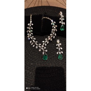 Enerald Necklace Set