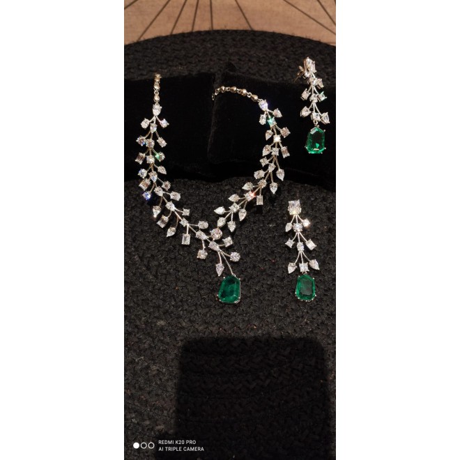 Enerald Necklace Set