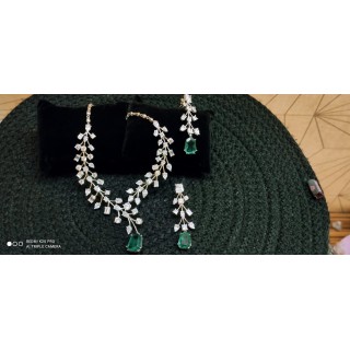 Enerald Necklace Set